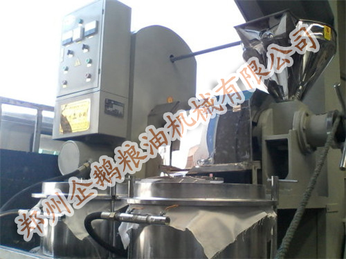 小型榨油機發(fā)貨通知：青?？蛻舻恼ビ蜋C已經(jīng)裝(圖3)