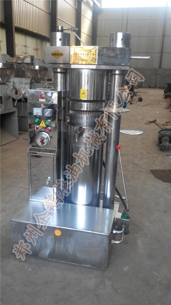 小型榨油機(jī)設(shè)備車(chē)間一覽(圖2)