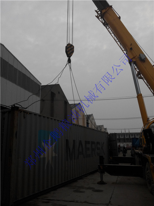 鄭州榨油機(jī)廠設(shè)備出口國外發(fā)貨現(xiàn)場(chǎng)(圖3) 鄭州榨油機(jī)廠設(shè)備出口國外發(fā)貨現(xiàn)場(chǎng)(圖3)