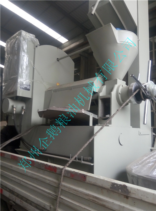 河北邢臺(tái)王先生預(yù)定的130型榨油機(jī)設(shè)備今發(fā)貨(圖2)