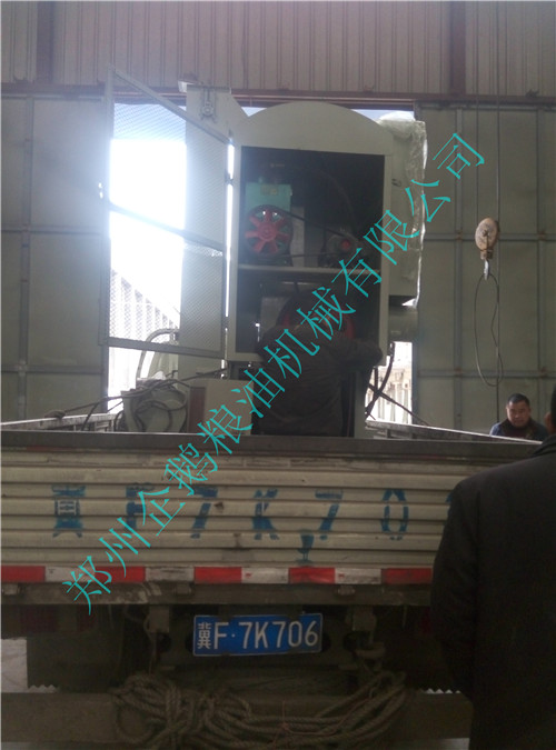 河北邢臺(tái)王先生預(yù)定的130型榨油機(jī)設(shè)備今發(fā)貨(圖4)