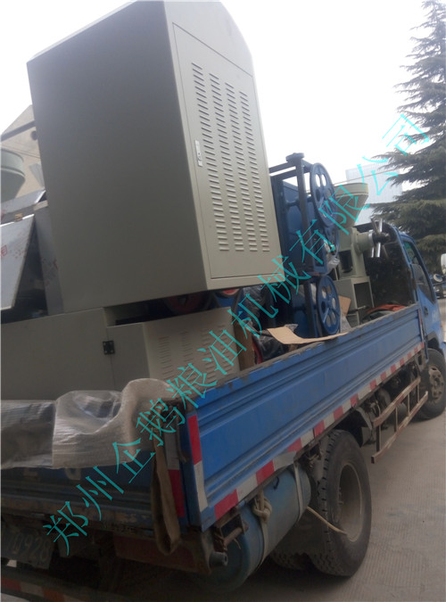 安徽陶經(jīng)理又來廠里拉小型榨油機(圖3)