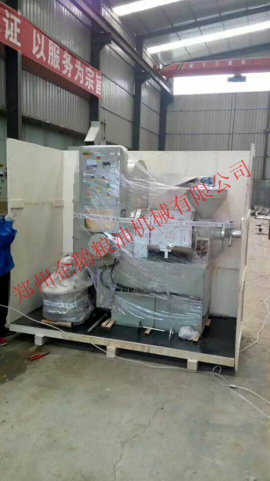 又一臺(tái)發(fā)往越南的榨油機(jī)發(fā)貨了！(圖1)