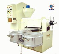   春暖花開之季，正是小型榨油機(jī)熱賣之時(shí)