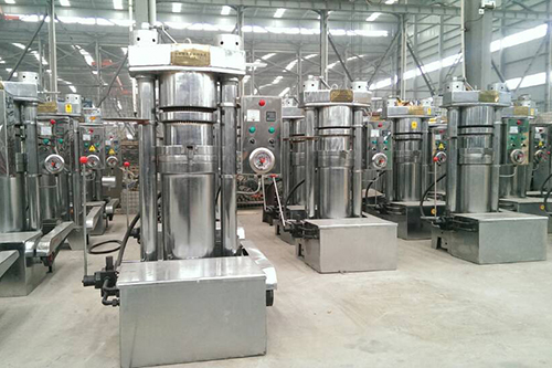 鄭州企鵝小型榨油機(jī)設(shè)備車(chē)間一覽